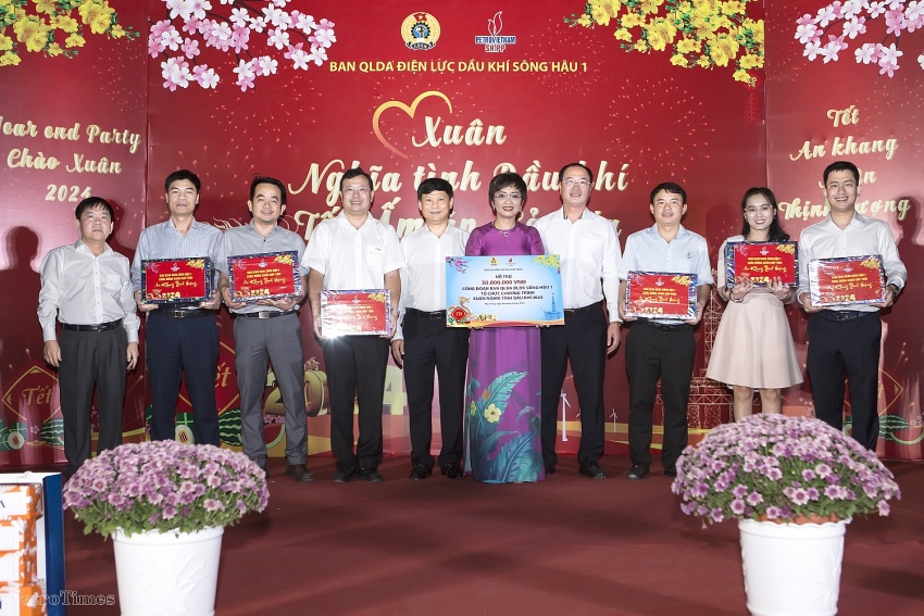 Ấm áp chương trình “Xuân nghĩa tình Dầu khí” trên công trường Nhà máy Nhiệt điện Sông Hậu 1 Ấm áp chương trình “Xuân nghĩa tình Dầu khí” trên công trường Nhà máy Nhiệt điện Sông Hậu 1