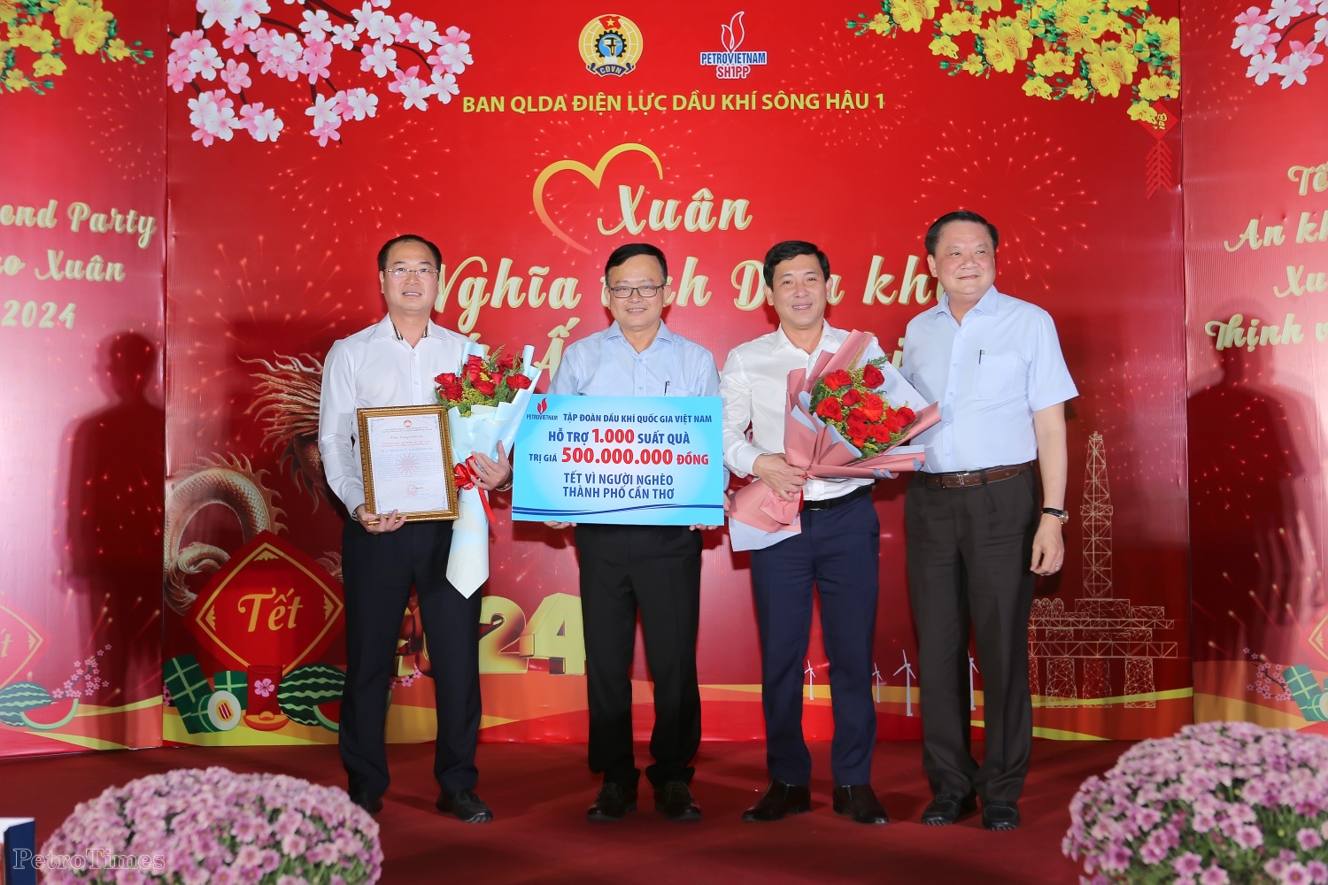 Ấm áp chương trình “Xuân nghĩa tình Dầu khí” trên công trường Nhà máy Nhiệt điện Sông Hậu 1 Ấm áp chương trình “Xuân nghĩa tình Dầu khí” trên công trường Nhà máy Nhiệt điện Sông Hậu 1