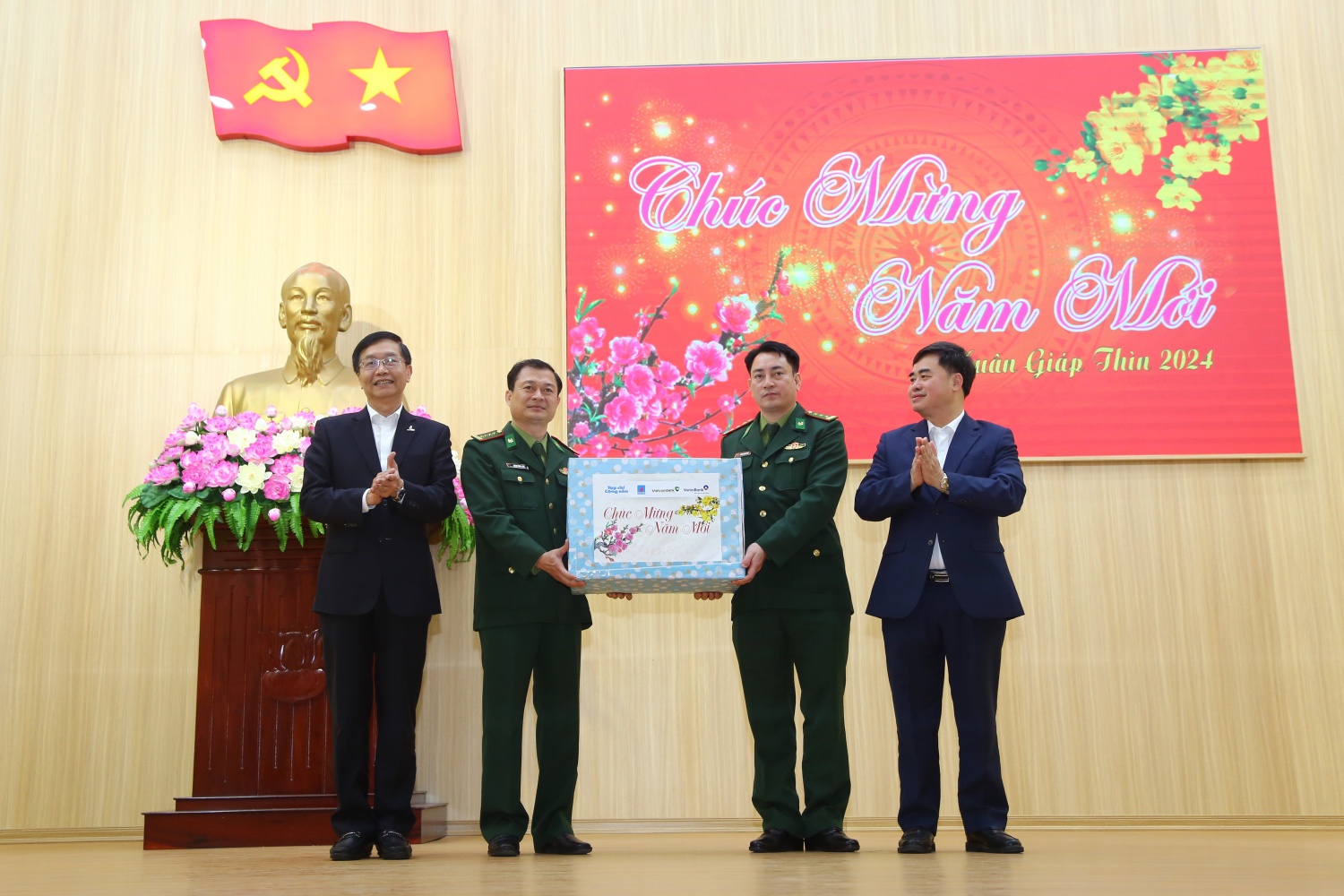 Petrovietnam đồng hành cùng Tạp chí Cộng sản tổ chức “Tết ấm yêu thương” năm 2024 Petrovietnam đồng hành cùng Tạp chí Cộng sản tổ chức “Tết ấm yêu thương” năm 2024