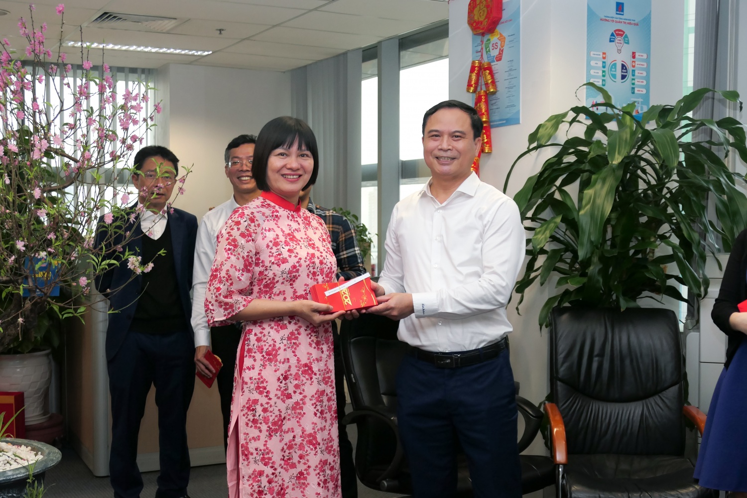 Lãnh đạo Công đoàn Cơ quan Tập đoàn Dầu khí Việt Nam thăm và chúc Tết cán bộ, công nhân viên Lãnh đạo Công đoàn Cơ quan Tập đoàn Dầu khí Việt Nam thăm và chúc Tết cán bộ, công nhân viên