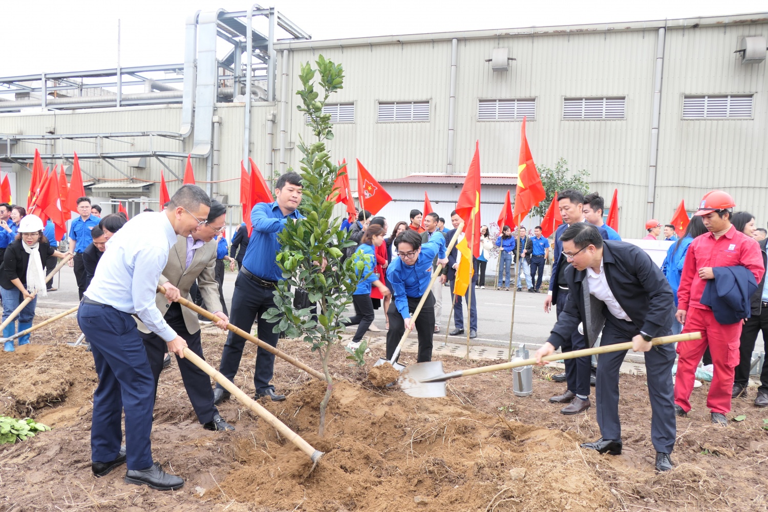 Tháng Thanh niên 2024: “Tuổi trẻ dầu khí xung kích tình nguyện vì cuộc sống cộng đồng” Tháng Thanh niên 2024: “Tuổi trẻ dầu khí xung kích tình nguyện vì cuộc sống cộng đồng”
