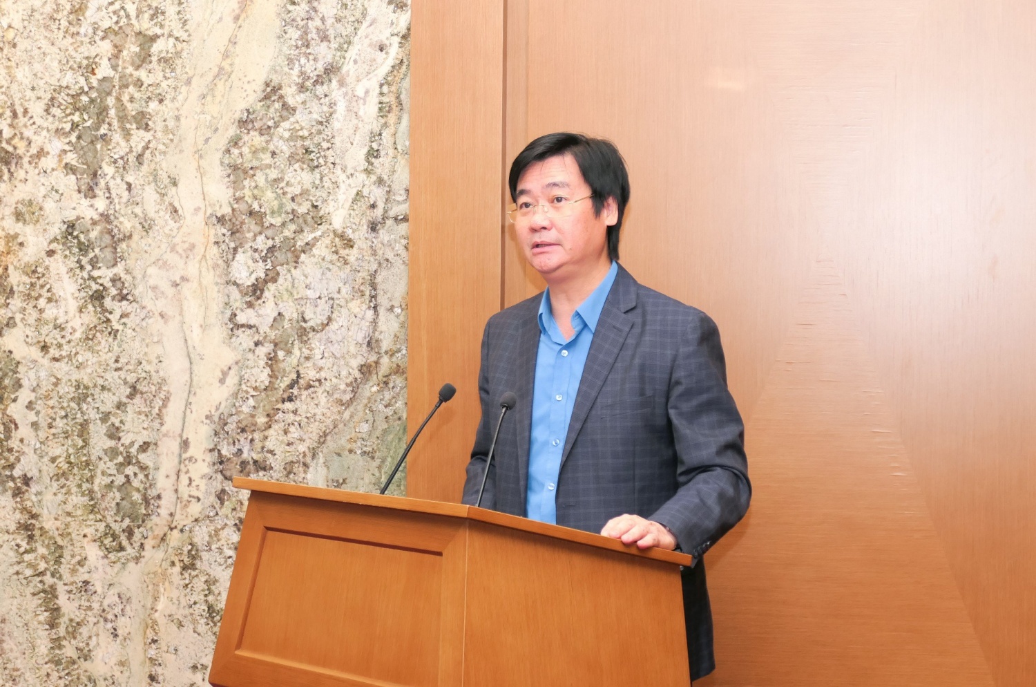 Đồng chí Nguyễn Mạnh Kha - Ủy viên BCH Tổng Liên đoàn Lao động Việt Nam, Phó Chủ tịch Công đoàn Dầu khí Việt Nam phát biểu báo cáo về kết quả công tác phối hợp giữa 3 tổ chức đoàn thể trong năm 2023. Đồng chí Nguyễn Mạnh Kha - Ủy viên BCH Tổng Liên đoàn Lao động Việt Nam, Phó Chủ tịch Công đoàn Dầu khí Việt Nam phát biểu báo cáo về kết quả công tác phối hợp giữa 3 tổ chức đoàn thể trong năm 2023.