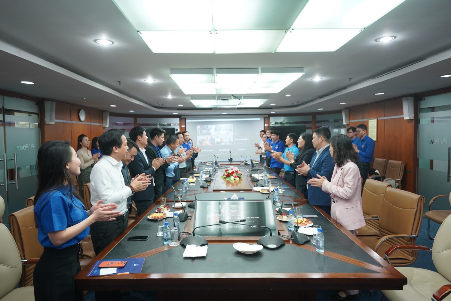 Đoàn Thanh niên PV Power gặp mặt cán bộ đoàn các thế hệ Đoàn Thanh niên PV Power gặp mặt cán bộ đoàn các thế hệ