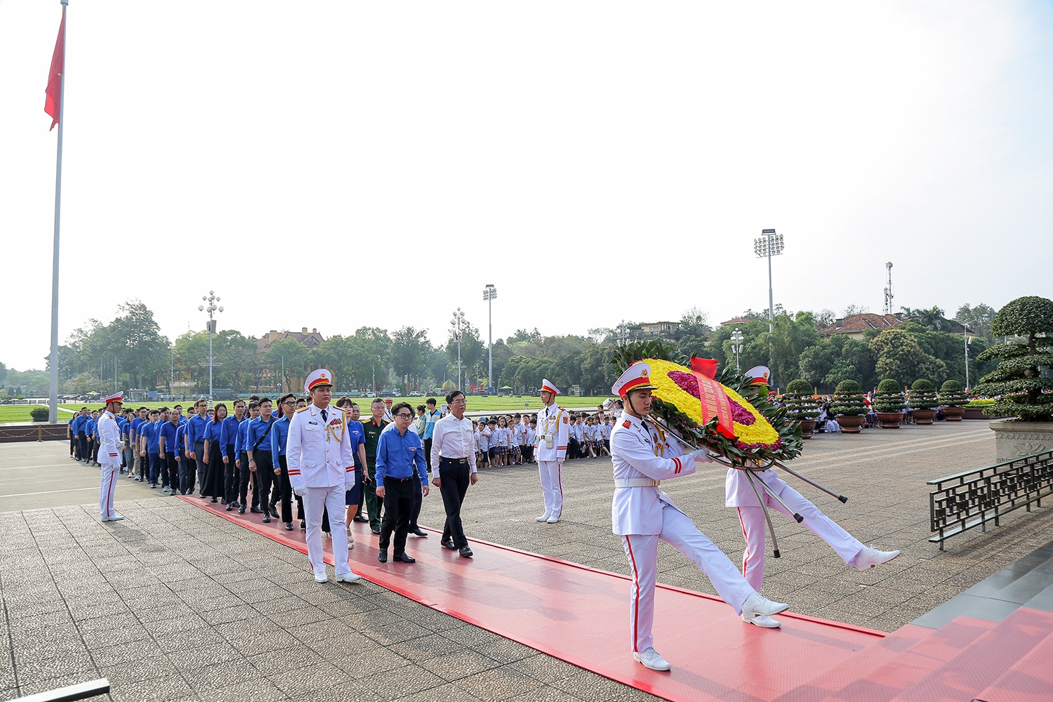 Đoàn Thanh niên Tập đoàn viếng Lăng Chủ tịch Hồ Chí Minh Đoàn Thanh niên Tập đoàn viếng Lăng Chủ tịch Hồ Chí Minh