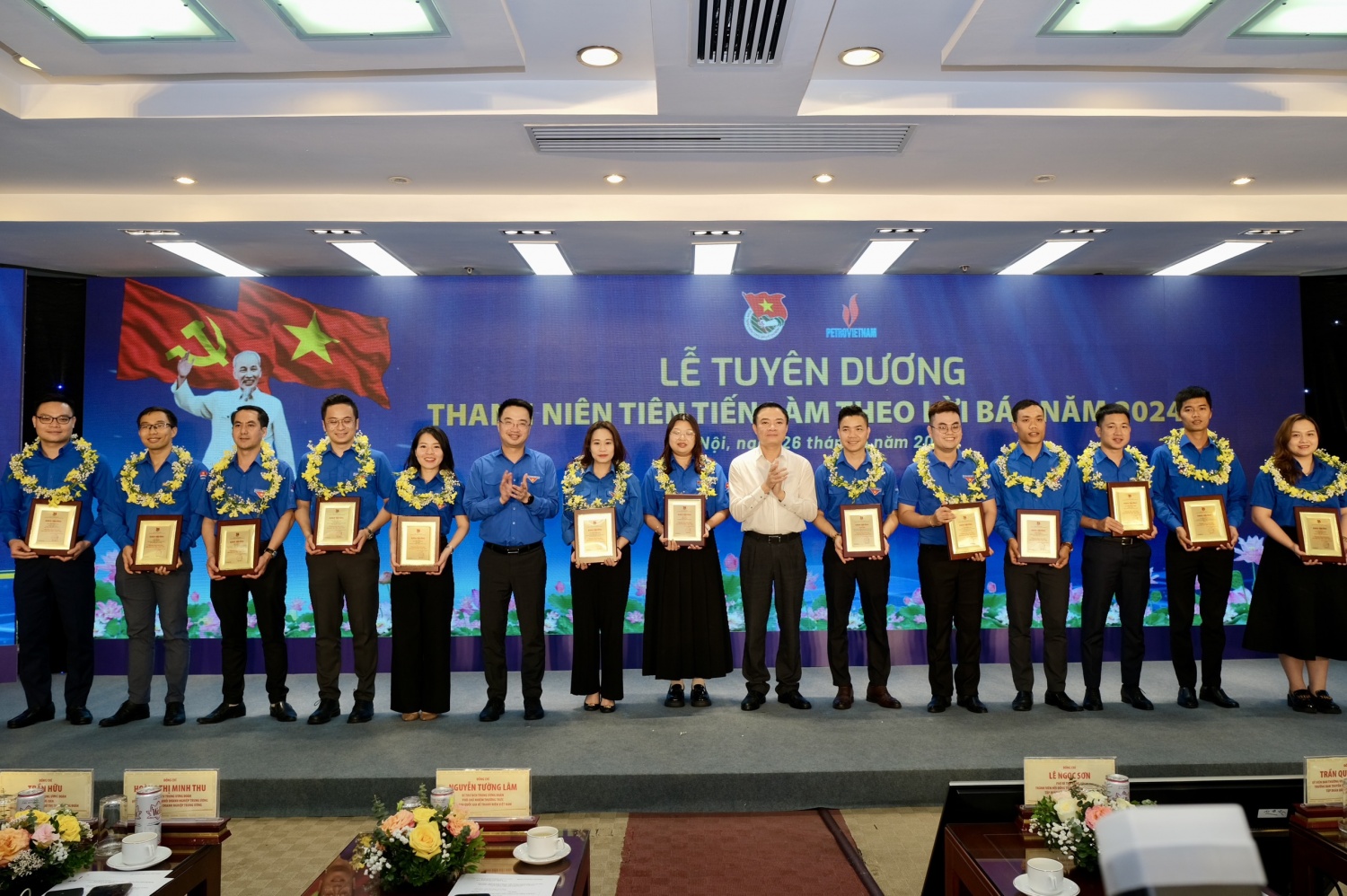 Tập đoàn Dầu khí Việt Nam tuyên dương Thanh niên tiên tiến làm theo lời Bác Tập đoàn Dầu khí Việt Nam tuyên dương Thanh niên tiên tiến làm theo lời Bác