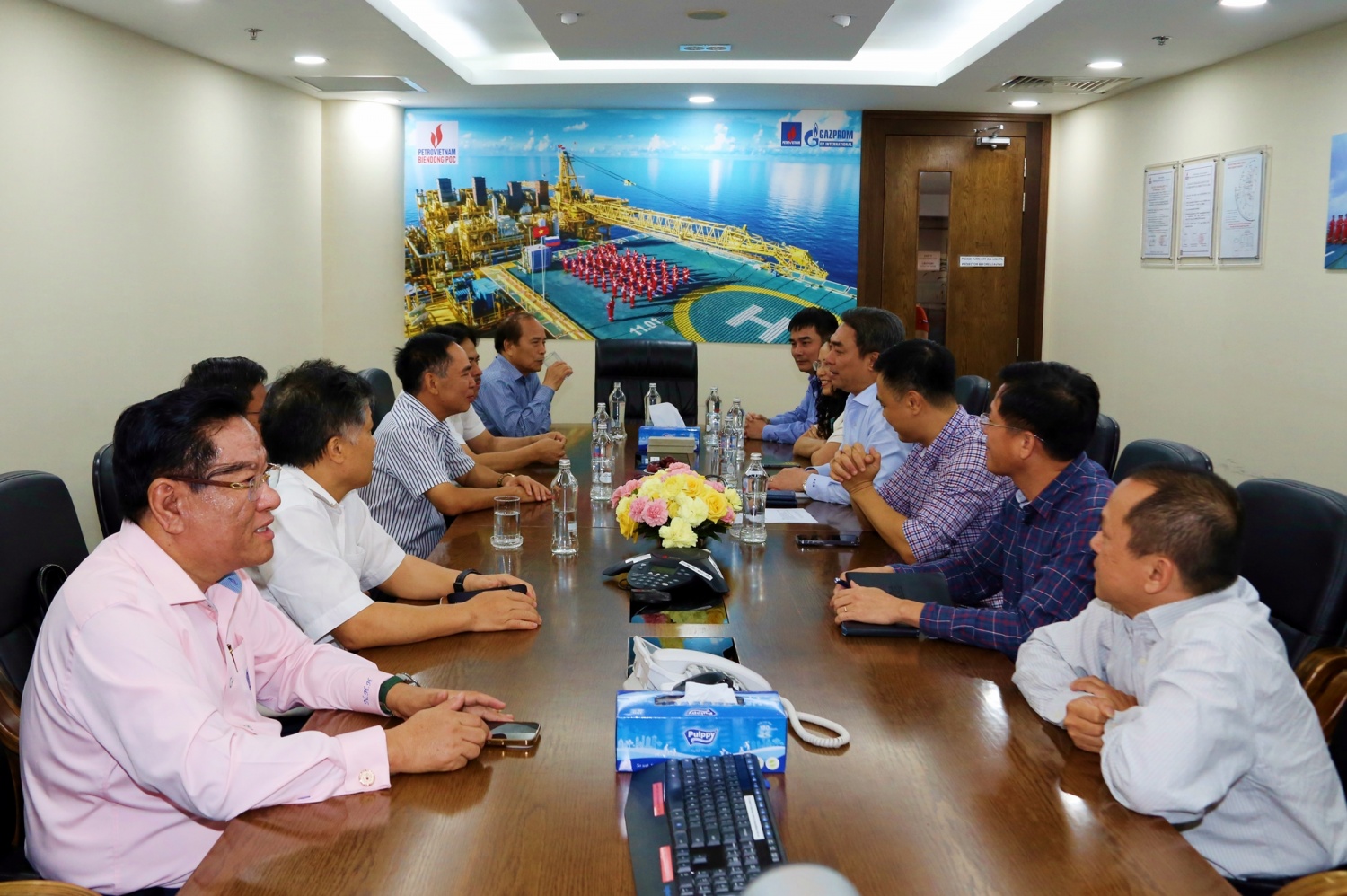 Đoàn công tác Hội DKVN làm việc với PQPOC, BIENDONG POC