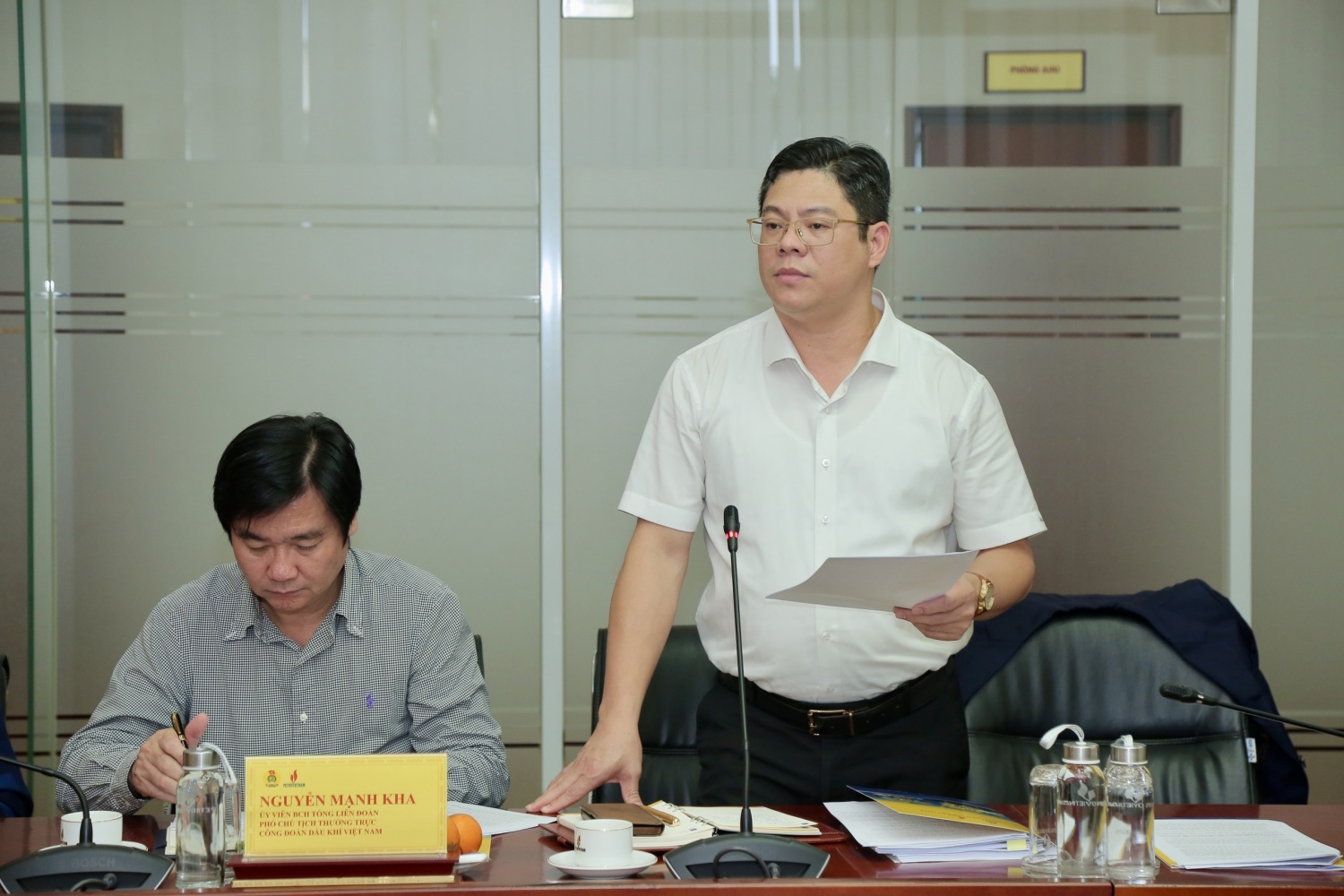 Xây dựng đội ngũ cán bộ công đoàn đủ tâm, đủ tầm Xây dựng đội ngũ cán bộ công đoàn đủ tâm, đủ tầm