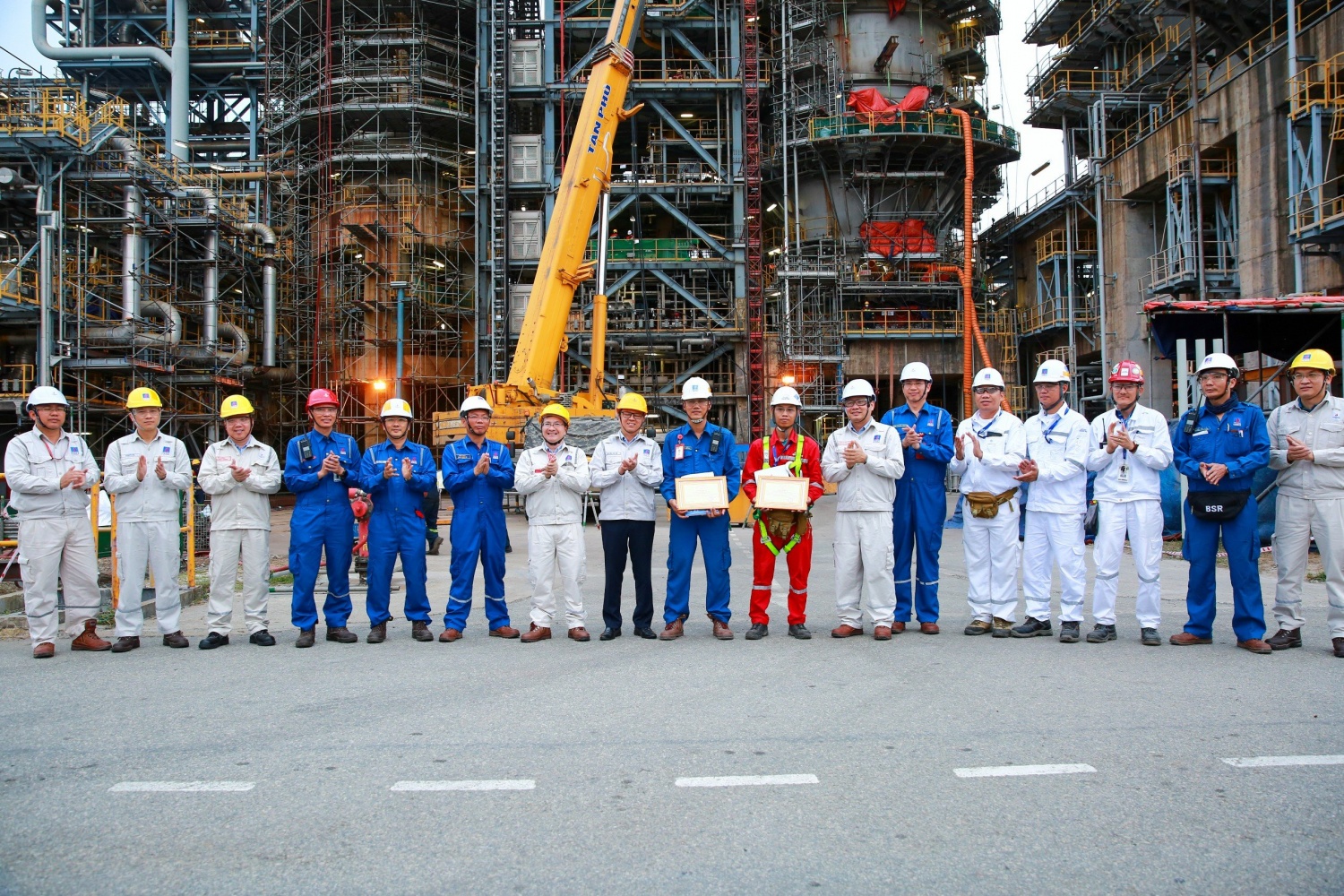 BSR khen thưởng cho các đơn vị vượt tiến độ trong BDTT lần thứ 5 BSR khen thưởng cho các đơn vị vượt tiến độ trong BDTT lần thứ 5