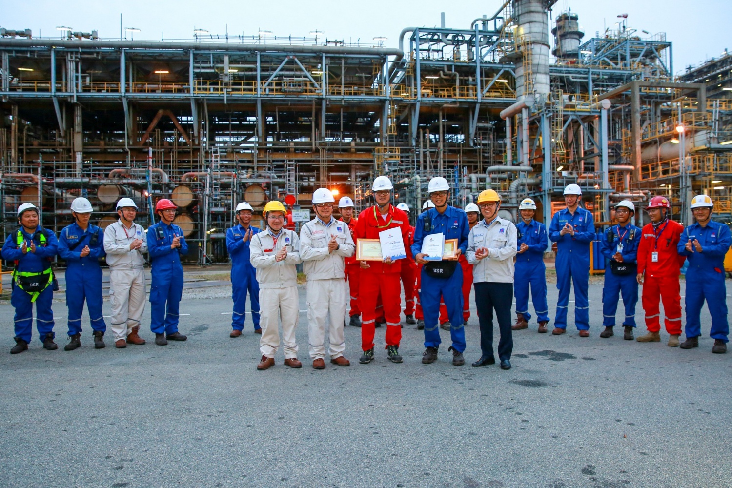 BSR khen thưởng cho các đơn vị vượt tiến độ trong BDTT lần thứ 5 BSR khen thưởng cho các đơn vị vượt tiến độ trong BDTT lần thứ 5