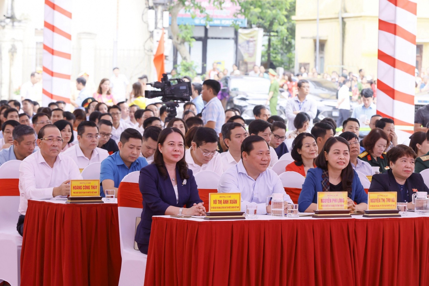 Petrovietnam ủng hộ 5 tỷ đồng cho phong trào Petrovietnam ủng hộ 5 tỷ đồng cho phong trào