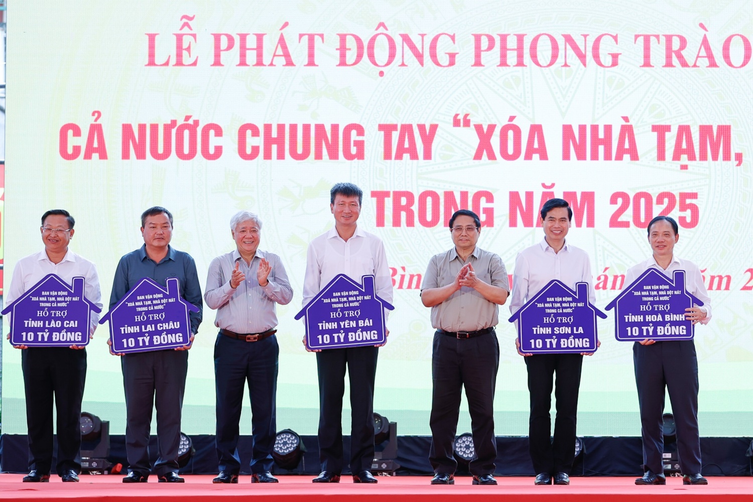 Phát động phong trào thi đua cả nước chung tay 'xóa nhà tạm, nhà dột nát' Phát động phong trào thi đua cả nước chung tay 'xóa nhà tạm, nhà dột nát'