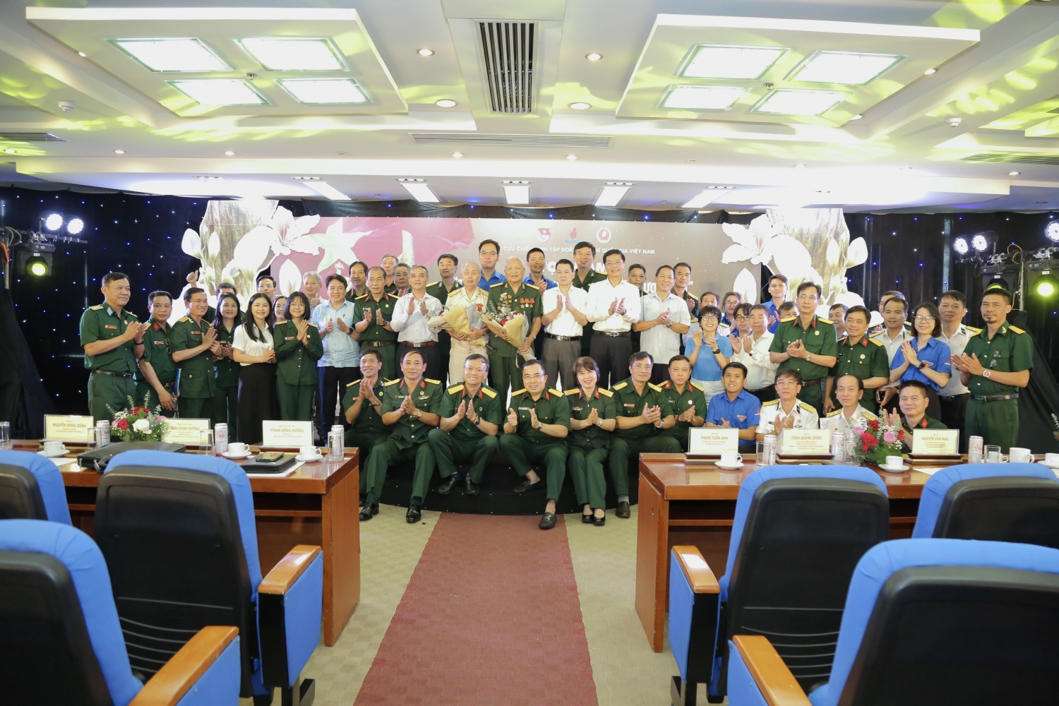 Hội CCB Tập đoàn tổ chức Tọa đàm: “Tiếp lửa truyền thống, cống hiến tương lai” Hội CCB Tập đoàn tổ chức Tọa đàm: “Tiếp lửa truyền thống, cống hiến tương lai”