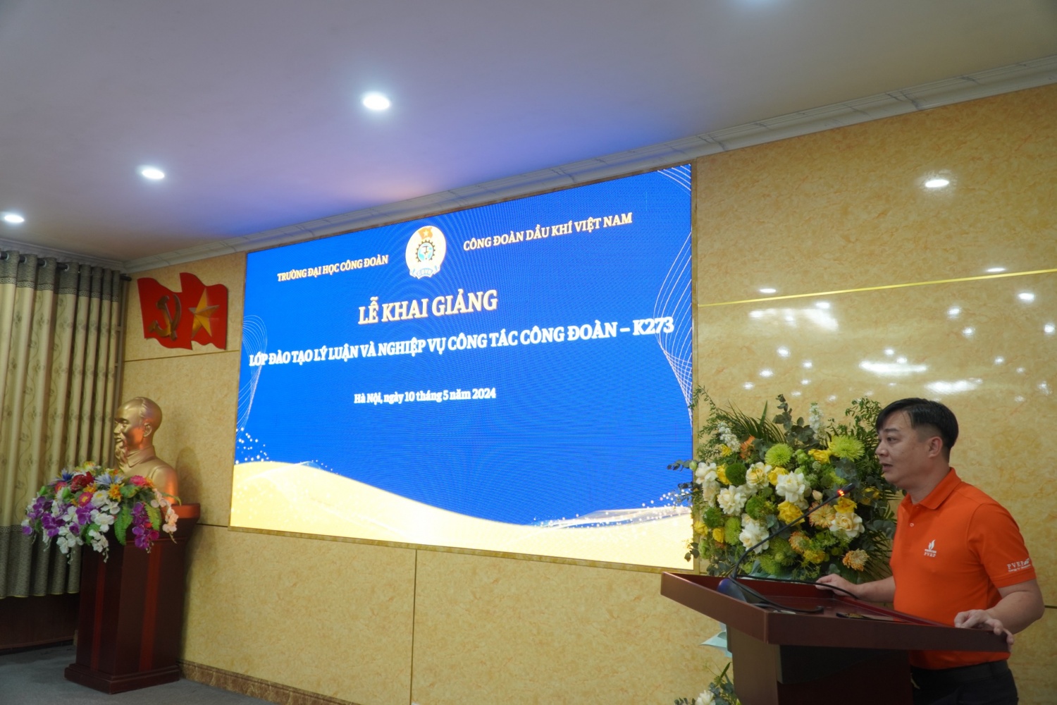 Đồng chí Nguyễn Duy Hưng – cán bộ Công đoàn PVEP phát biểu tại buổi lễ. Đồng chí Nguyễn Duy Hưng – cán bộ Công đoàn PVEP phát biểu tại buổi lễ.