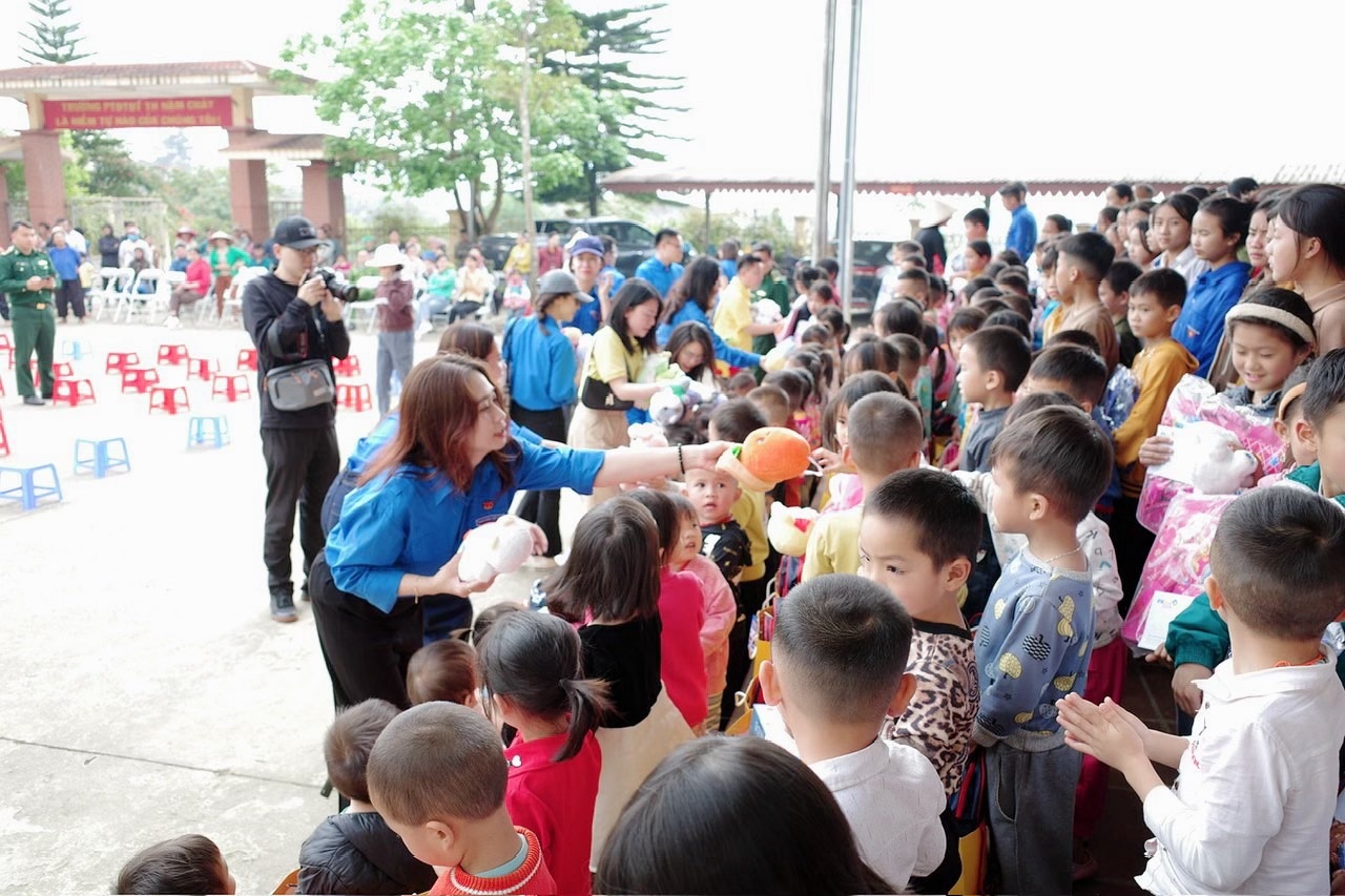 Học Bác về tinh thần tương thân tương ái, Phó Bí thư Đoàn PVcomBank luôn xung kích, tình nguyện vì cộng đồng xã hội.