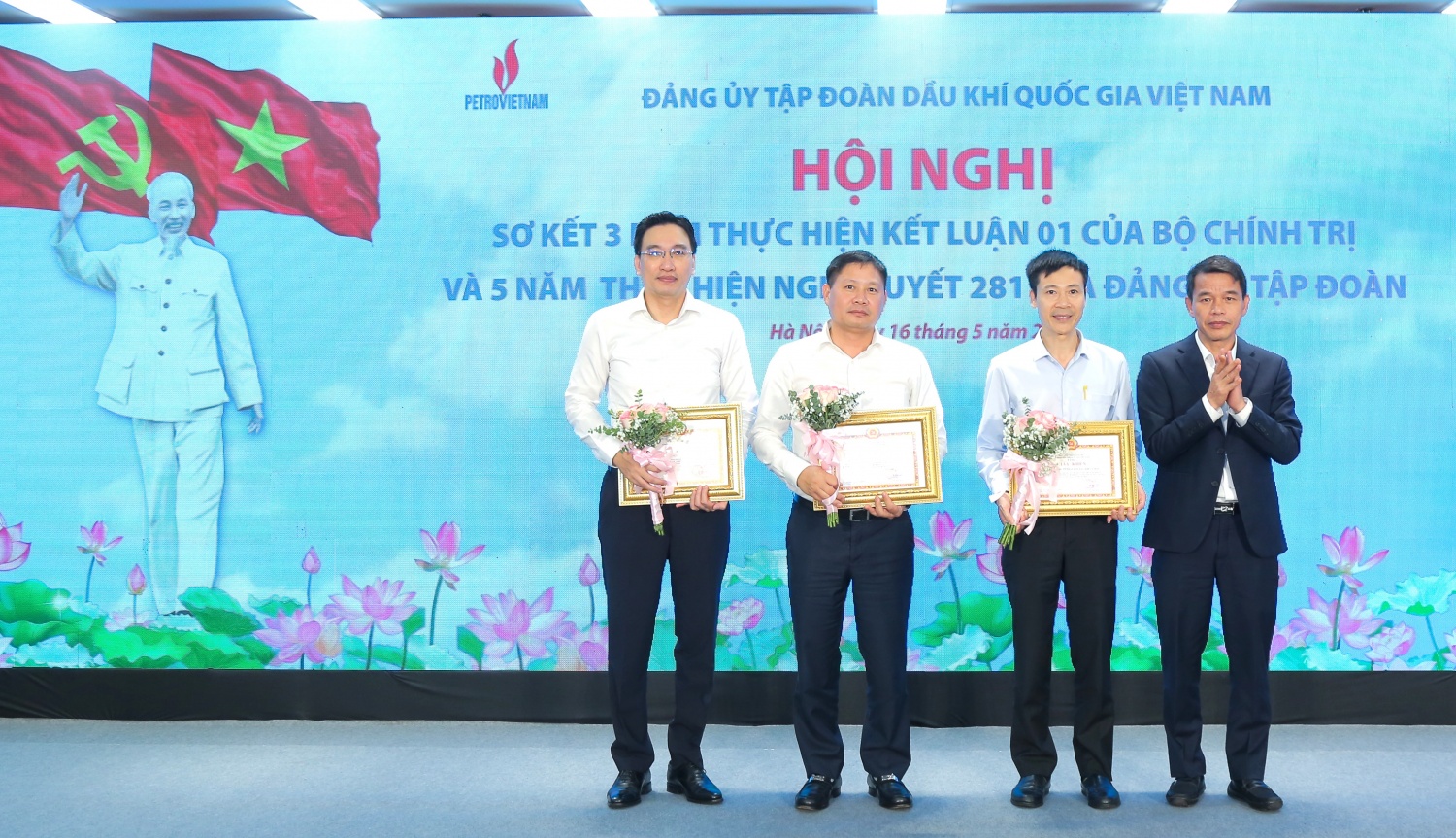 Đảng ủy PV GAS nhận bằng khen về việc thực hiện Chỉ thị 05 của Bộ Chính trị Đảng ủy PV GAS nhận bằng khen về việc thực hiện Chỉ thị 05 của Bộ Chính trị