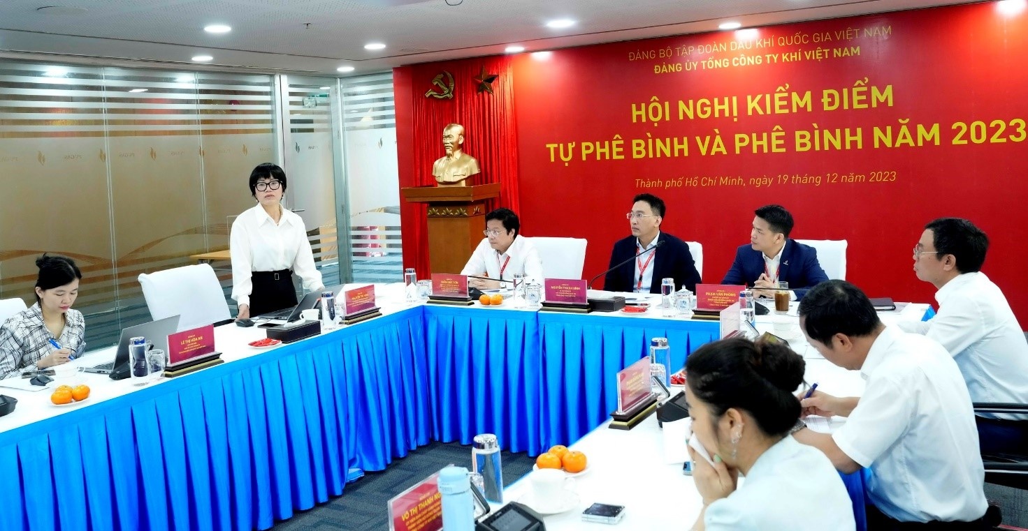 PV GAS thực hiện nghiêm túc công tác PV GAS phát huy tính tiên phong, gương mẫu của cán bộ, đảng viên qua thực hiện “tự soi, tự sửa”