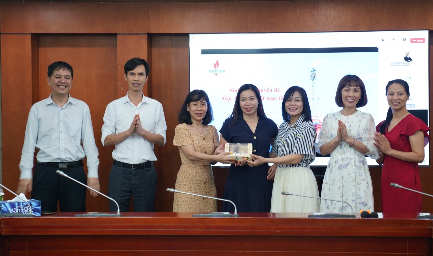 Chi bộ Nghiệp vụ sinh hoạt chuyên đề “Một đội ngũ, một mục tiêu” Chi bộ Nghiệp vụ sinh hoạt chuyên đề “Một đội ngũ, một mục tiêu”