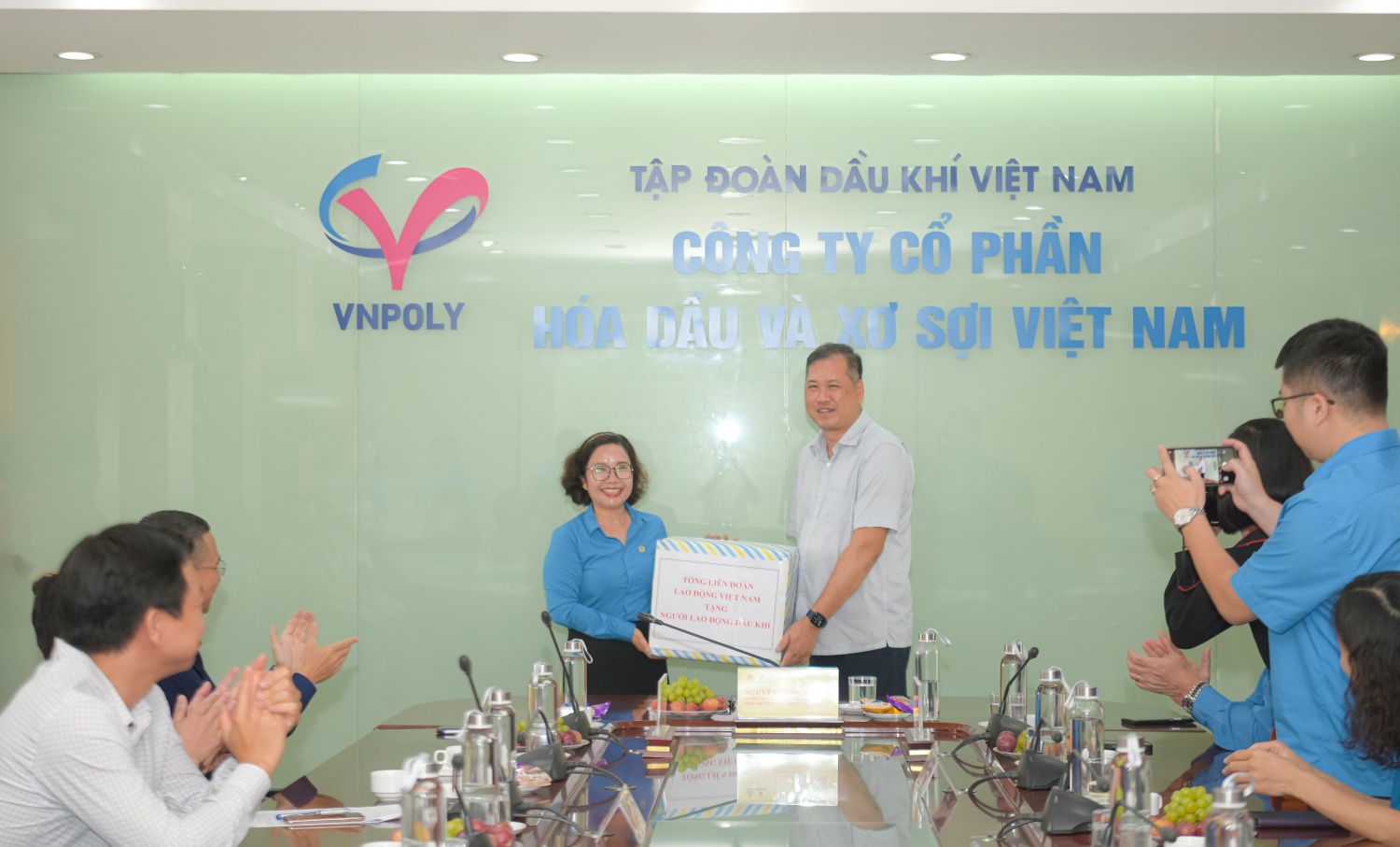 Lãnh đạo Tổng Liên đoàn Lao động Việt Nam và Công đoàn Dầu khí Việt Nam thăm, tặng quà người lao động có hoàn cảnh khó khăn Lãnh đạo Tổng Liên đoàn Lao động Việt Nam và Công đoàn Dầu khí Việt Nam thăm, tặng quà người lao động có hoàn cảnh khó khăn