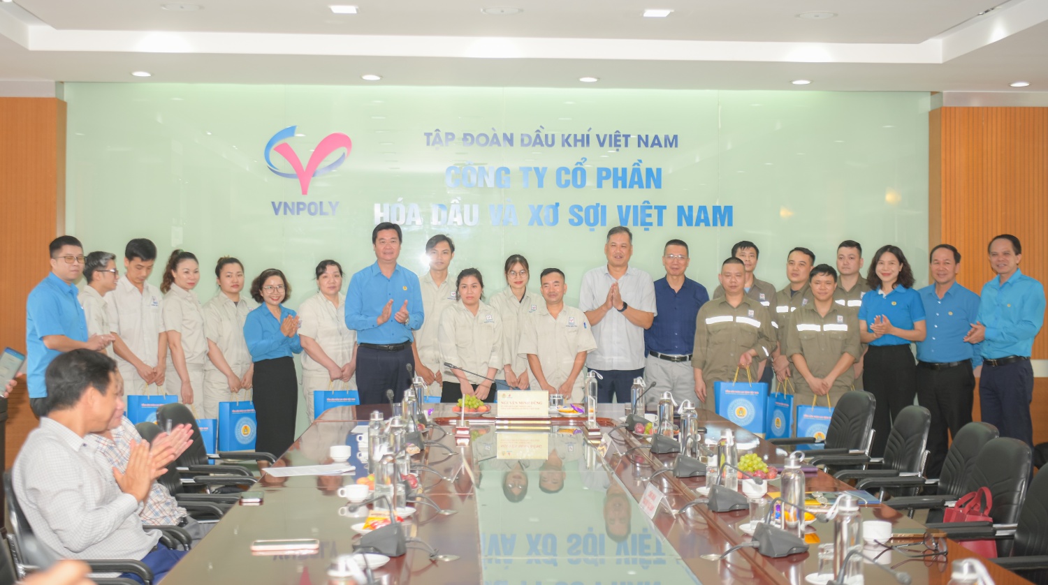 Lãnh đạo Tổng Liên đoàn Lao động Việt Nam và Công đoàn Dầu khí Việt Nam thăm, tặng quà người lao động có hoàn cảnh khó khăn Lãnh đạo Tổng Liên đoàn Lao động Việt Nam và Công đoàn Dầu khí Việt Nam thăm, tặng quà người lao động có hoàn cảnh khó khăn