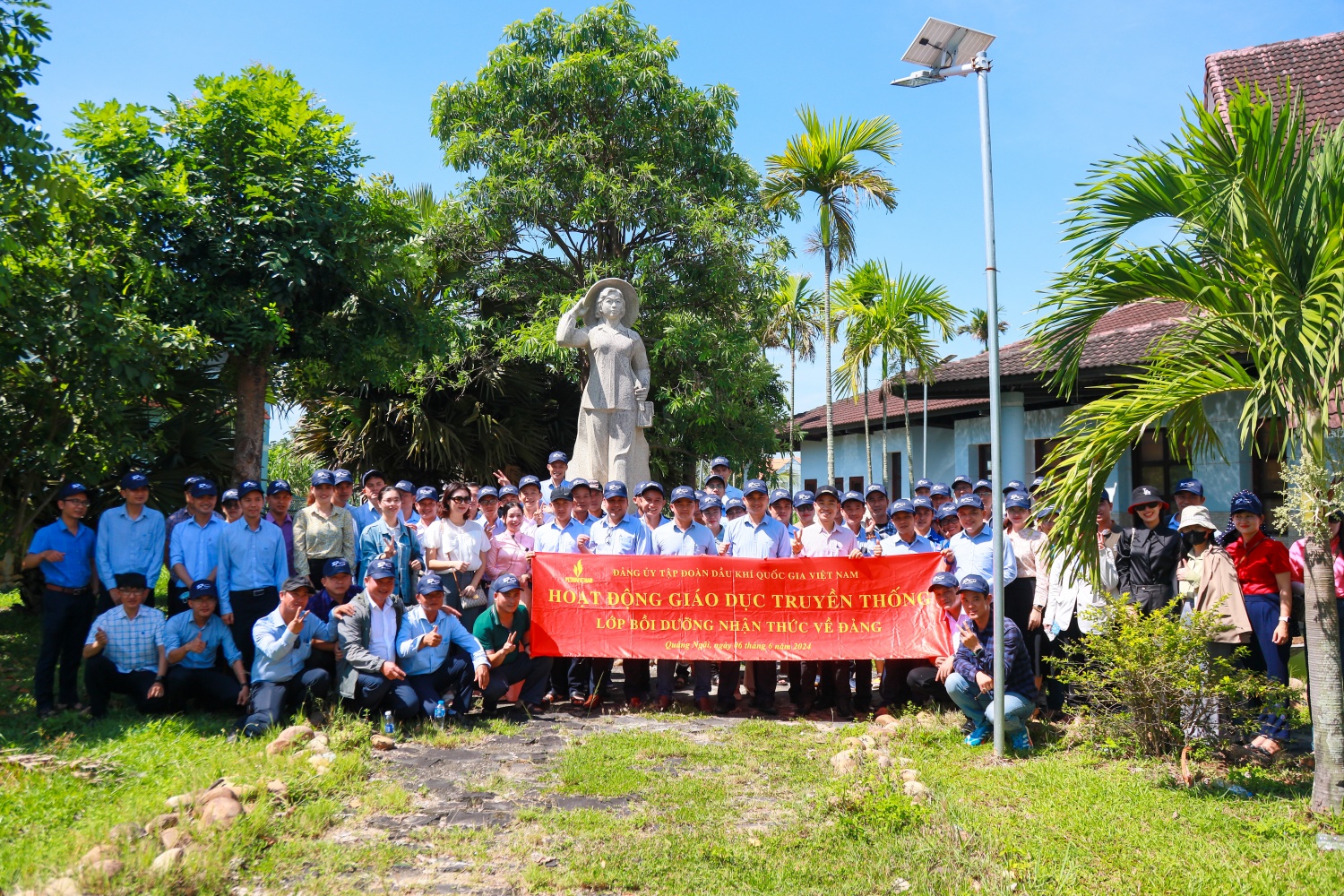 Hành trình về nguồn tại các “địa chỉ đỏ” của Lớp bồi dưỡng nhận thức về Đảng năm 2024 khu vực Quảng Ngãi Hành trình về nguồn tại các “địa chỉ đỏ” của Lớp bồi dưỡng nhận thức về Đảng năm 2024 khu vực Quảng Ngãi