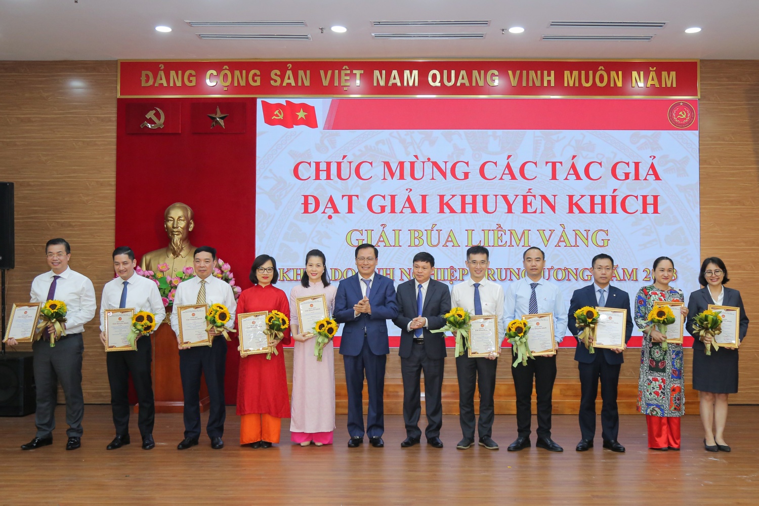 Tạp chí Năng lượng Mới - PetroTimes đạt 2 giải tại Giải Bùa Liềm Vàng Đảng ủy Khối DNTW năm 2023 Tạp chí Năng lượng Mới - PetroTimes đạt 2 giải tại Giải Bùa Liềm Vàng Đảng ủy Khối DNTW năm 2023