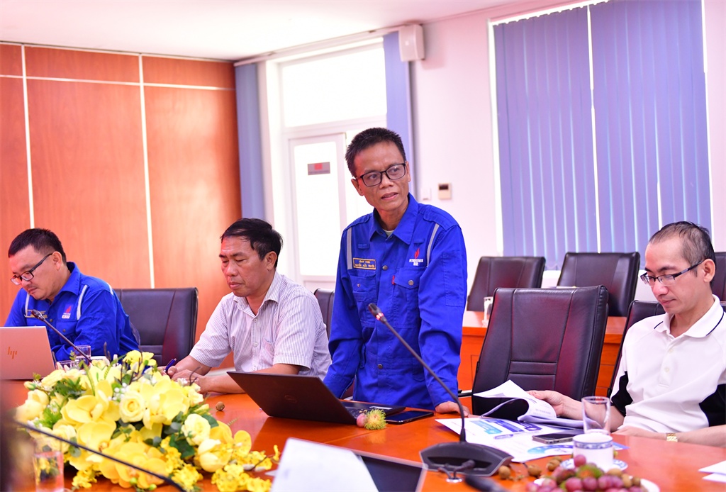Phát huy tinh thần “Một đội ngũ, một mục tiêu” tại Chi bộ Tinh luyện dầu cặn NMLD Dung Quất Phát huy tinh thần “Một đội ngũ, một mục tiêu” tại Chi bộ Tinh luyện dầu cặn NMLD Dung Quất