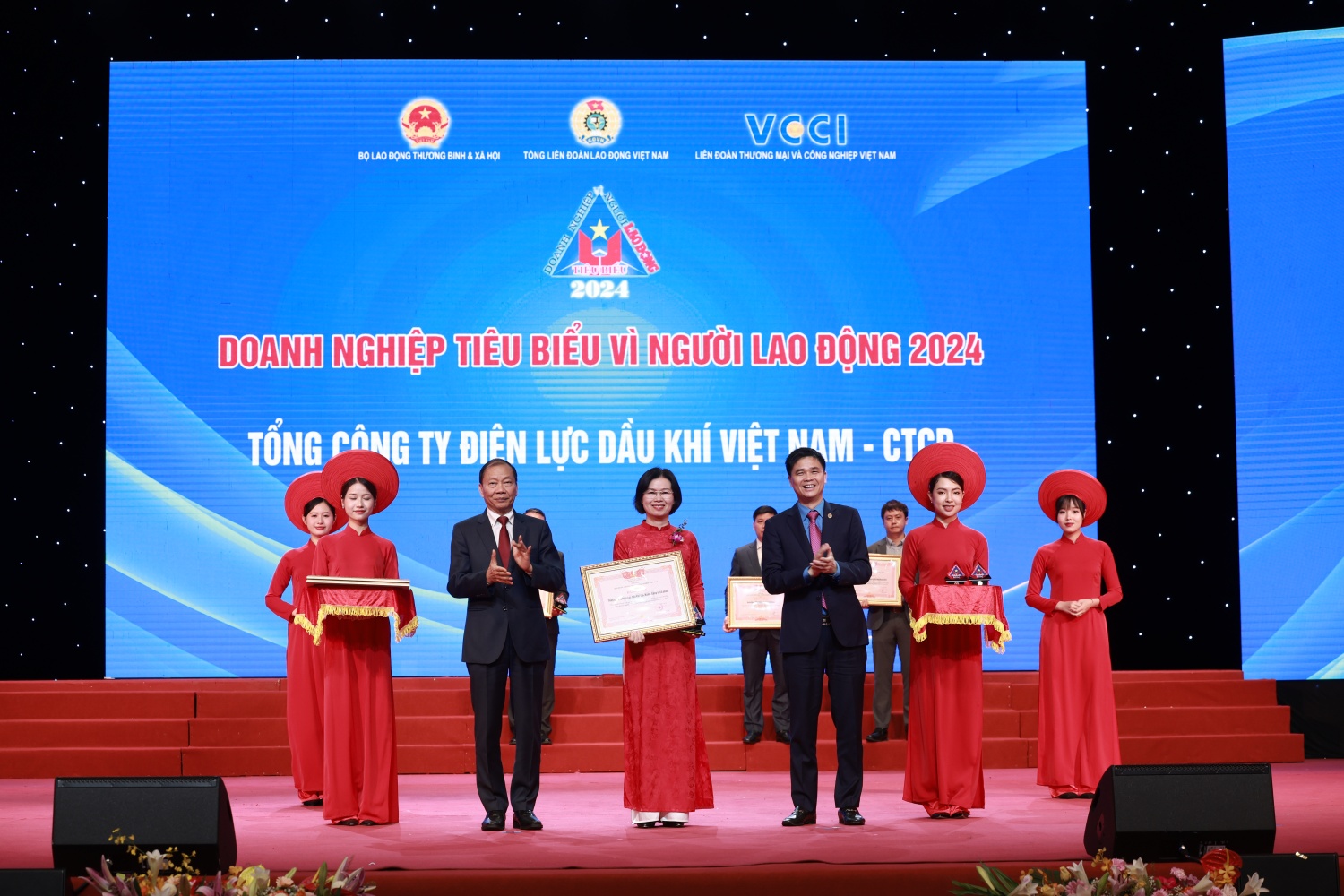 Vinh danh 4 doanh nghiệp Dầu khí tiêu biểu vì người lao động Vinh danh 4 doanh nghiệp Dầu khí tiêu biểu vì người lao động
