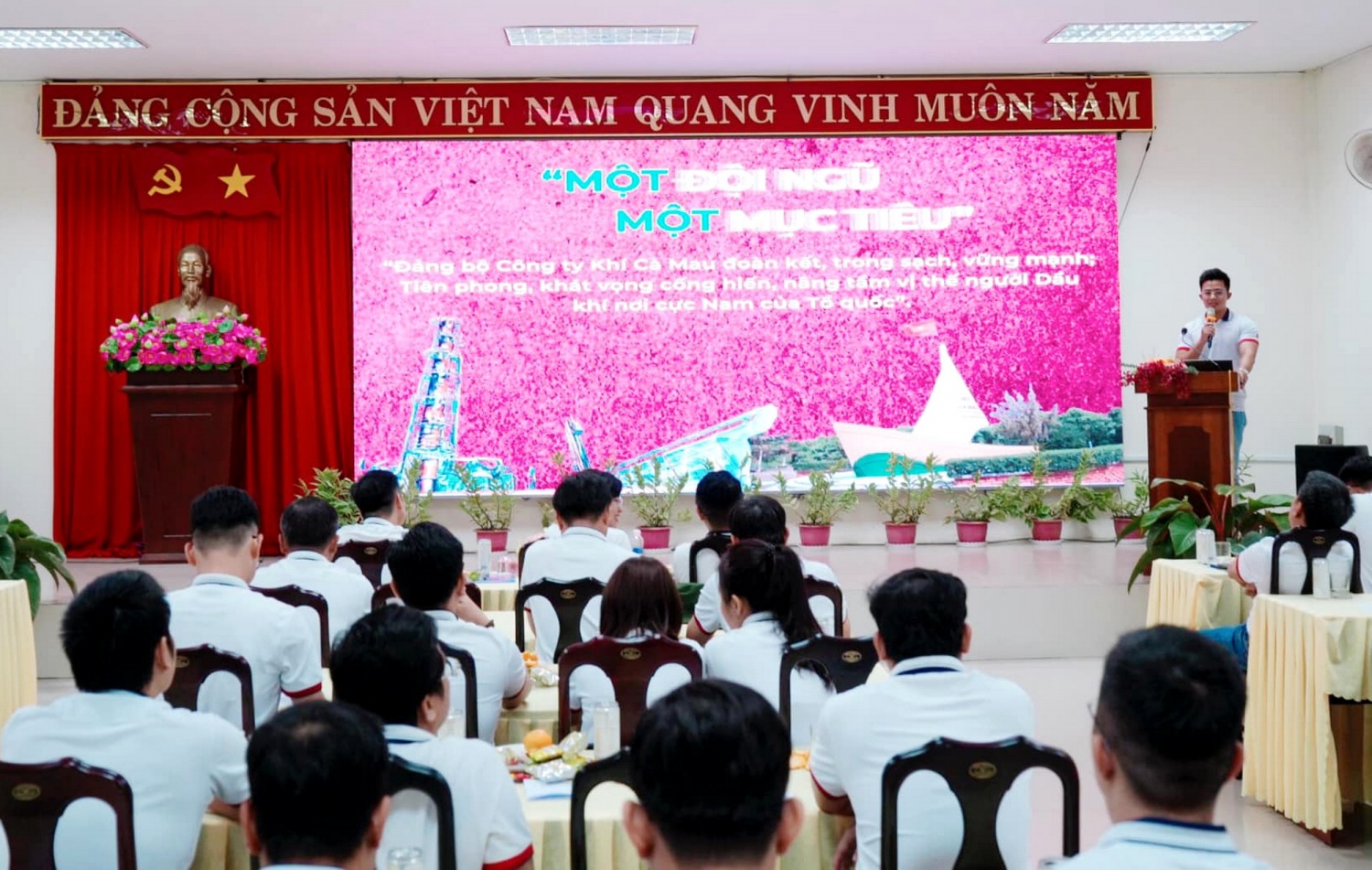Đảng bộ Công ty Khí Cà Mau triển khai sinh hoạt chuyên đề 