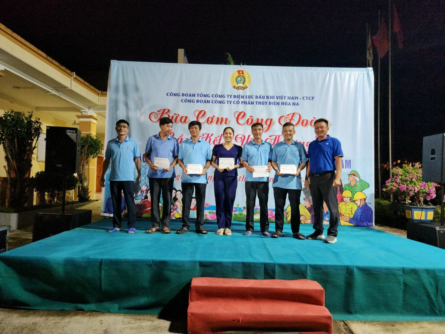 “Bữa cơm Công đoàn” ấm áp tại Nhà máy Thủy điện Hủa Na “Bữa cơm Công đoàn” ấm áp tại Nhà máy Thủy điện Hủa Na