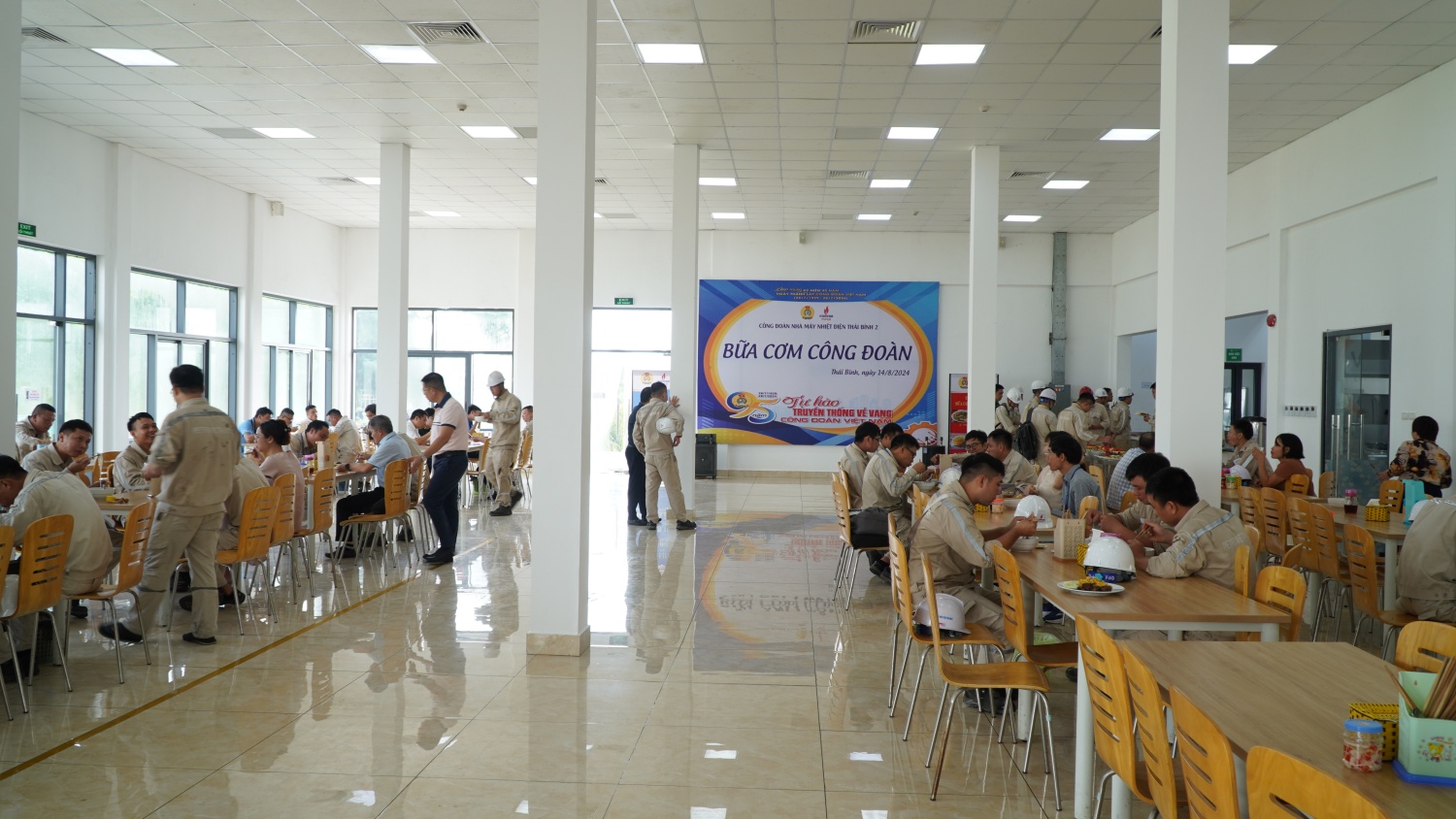 “Bữa cơm Công đoàn” - ấm lòng người lao động NMNĐ Thái Bình 2 Thái Bình 2