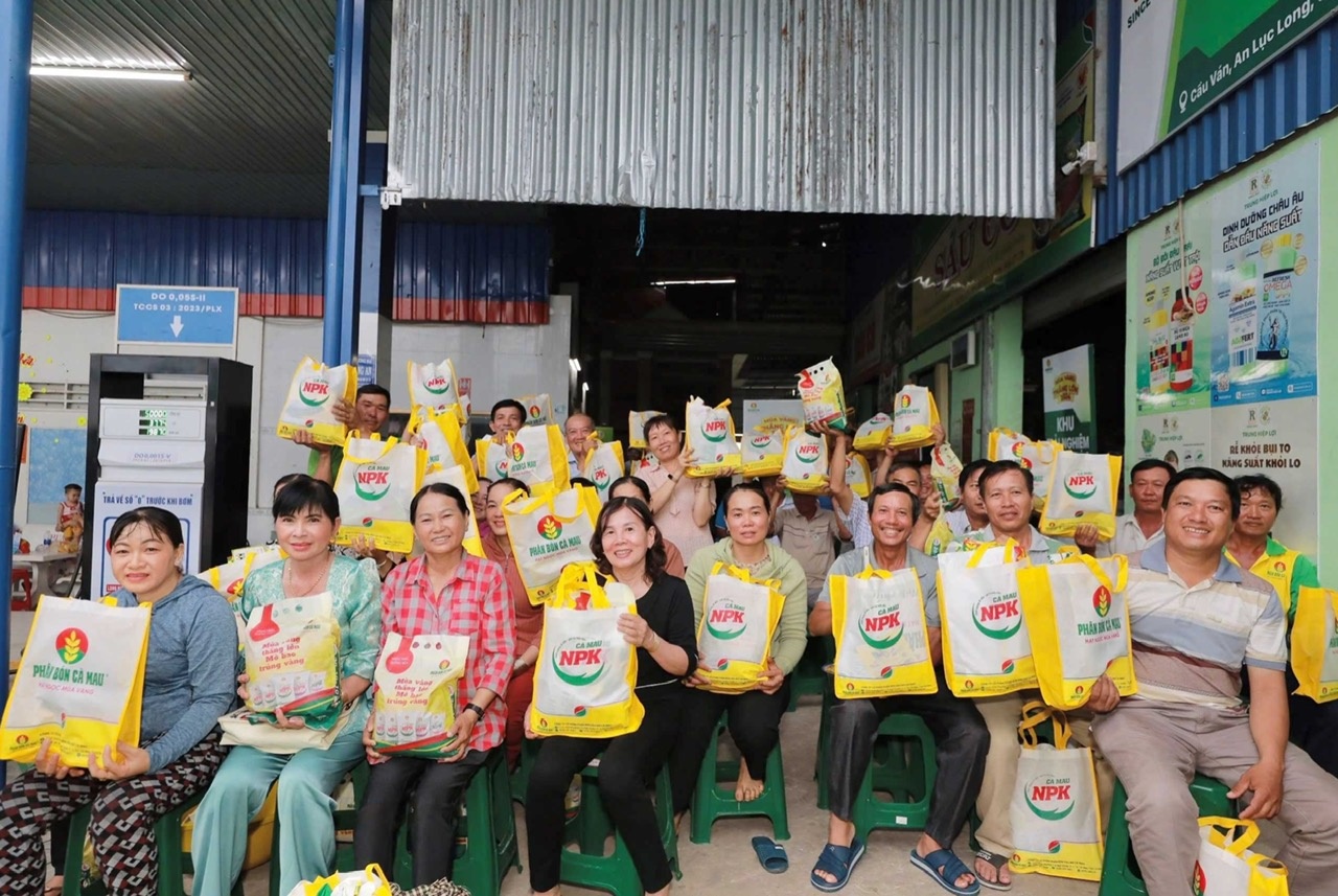 Phân bón Cà Mau và niềm vui của những đại lý kinh doanh phân bón Phân bón Cà Mau và niềm vui của những đại lý kinh doanh phân bón