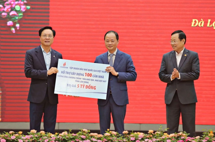 Petrovietnam ủng hộ 5 tỷ đồng cho cho chương trình Petrovietnam ủng hộ 5 tỷ đồng cho chương trình