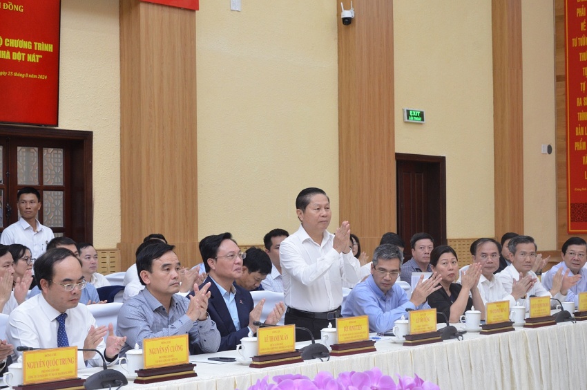 Petrovietnam ủng hộ 5 tỷ đồng cho cho chương trình Petrovietnam ủng hộ 5 tỷ đồng cho chương trình