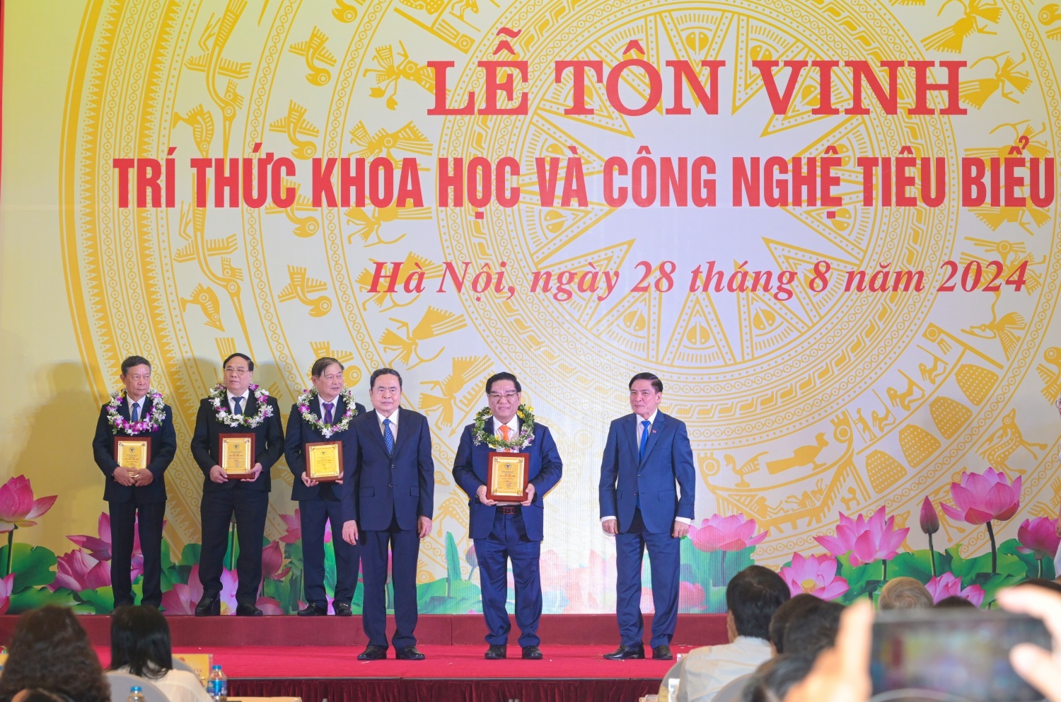 Trí thức ngành Dầu khí Việt Nam khẳng định vai trò, bản lĩnh trong xây dựng và phát triển đất nước Trí thức ngành Dầu khí Việt Nam khẳng định vai trò, bản lĩnh trong xây dựng và phát triển đất nước