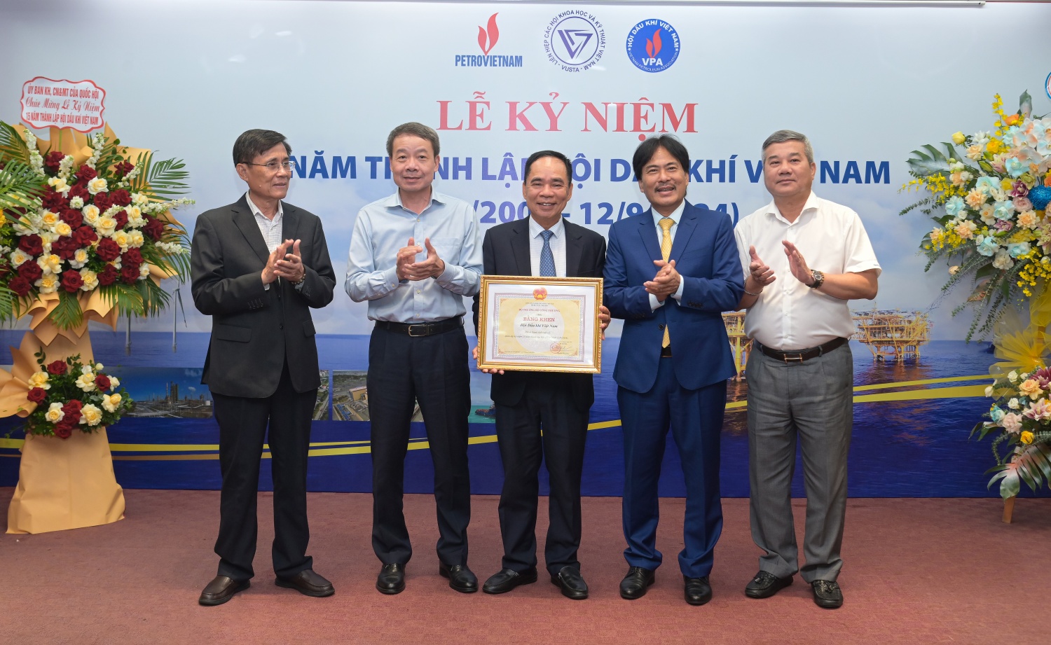Lễ kỷ niệm 15 năm thành lập Hội Dầu khí Việt Nam Lễ kỷ niệm 15 năm thành lập Hội Dầu khí Việt Nam