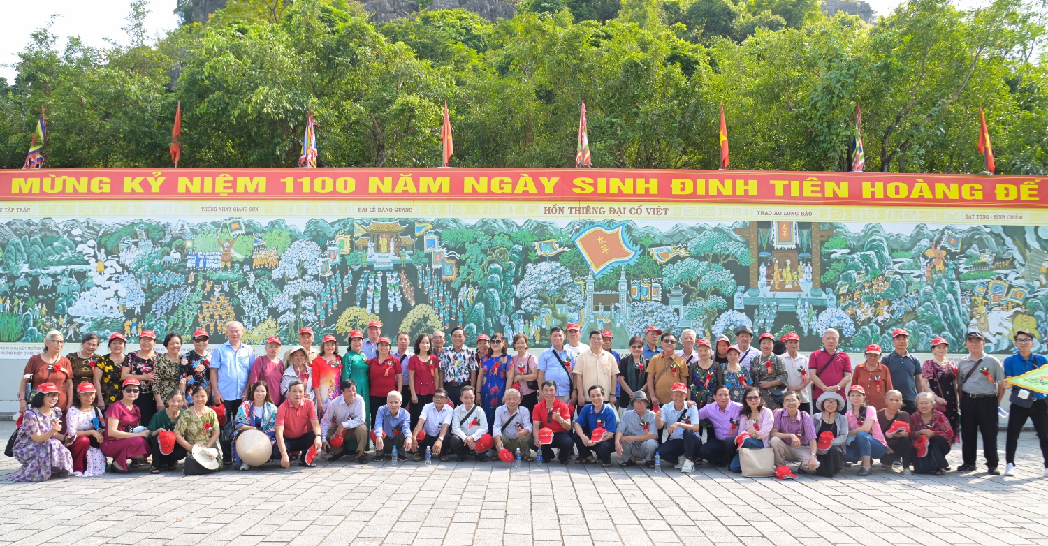 VPI tri ân các thế hệ cán bộ, người lao động qua các thời thời kỳ VPI tri ân các thế hệ cán bộ, người lao động qua các thời thời kỳ