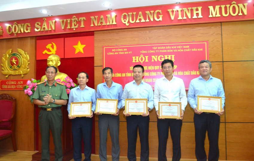 Công an tỉnh BR-VT và PVFCCo phối hợp bảo vệ an ninh – trật tự, an toàn các công trình dầu khí Công an tỉnh BR-VT và PVFCCo phối hợp bảo vệ an ninh – trật tự, an toàn các công trình dầu khí