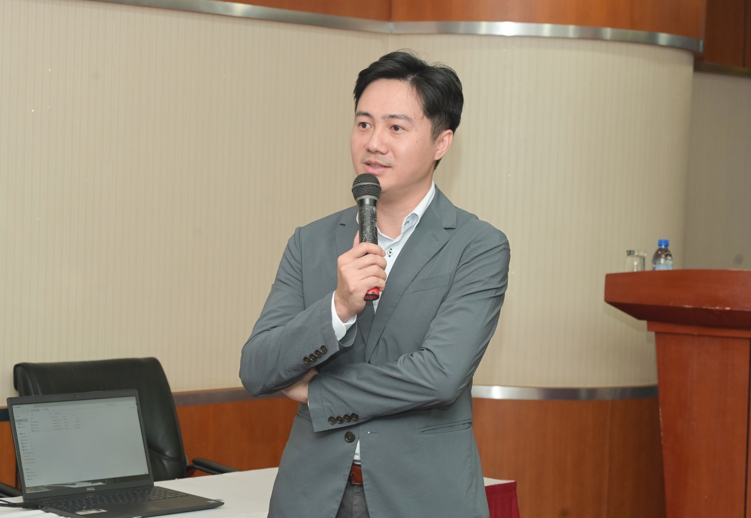 Ông Trần Phúc Thái giới thiệu tổng quan về tình hình hoạt động sản xuất kinh doanh và công tác xây dựng Văn hóa Doanh nghiệp tại PV Power.